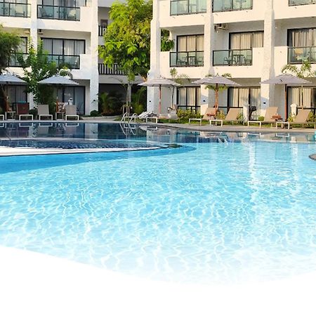 Pooh Beach Resort & Spa Pantai Jomtien Luaran gambar