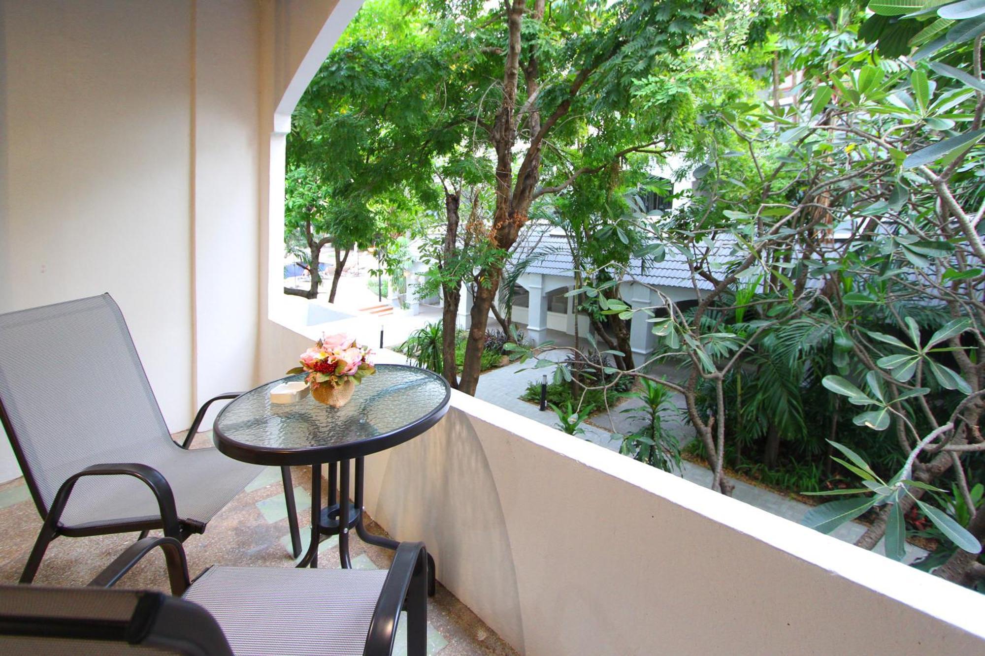 Pooh Beach Resort & Spa Pantai Jomtien Luaran gambar