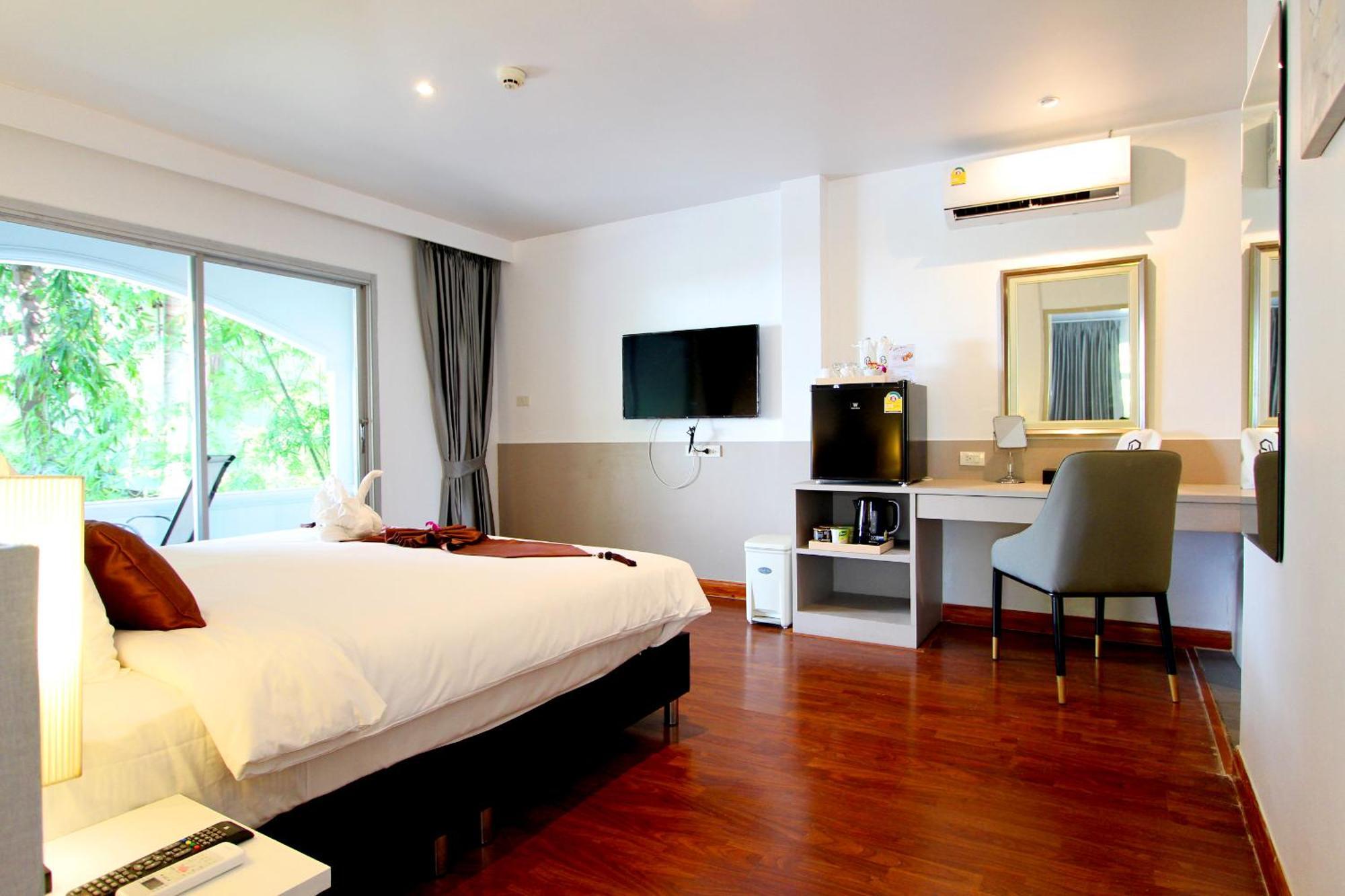 Pooh Beach Resort & Spa Pantai Jomtien Luaran gambar