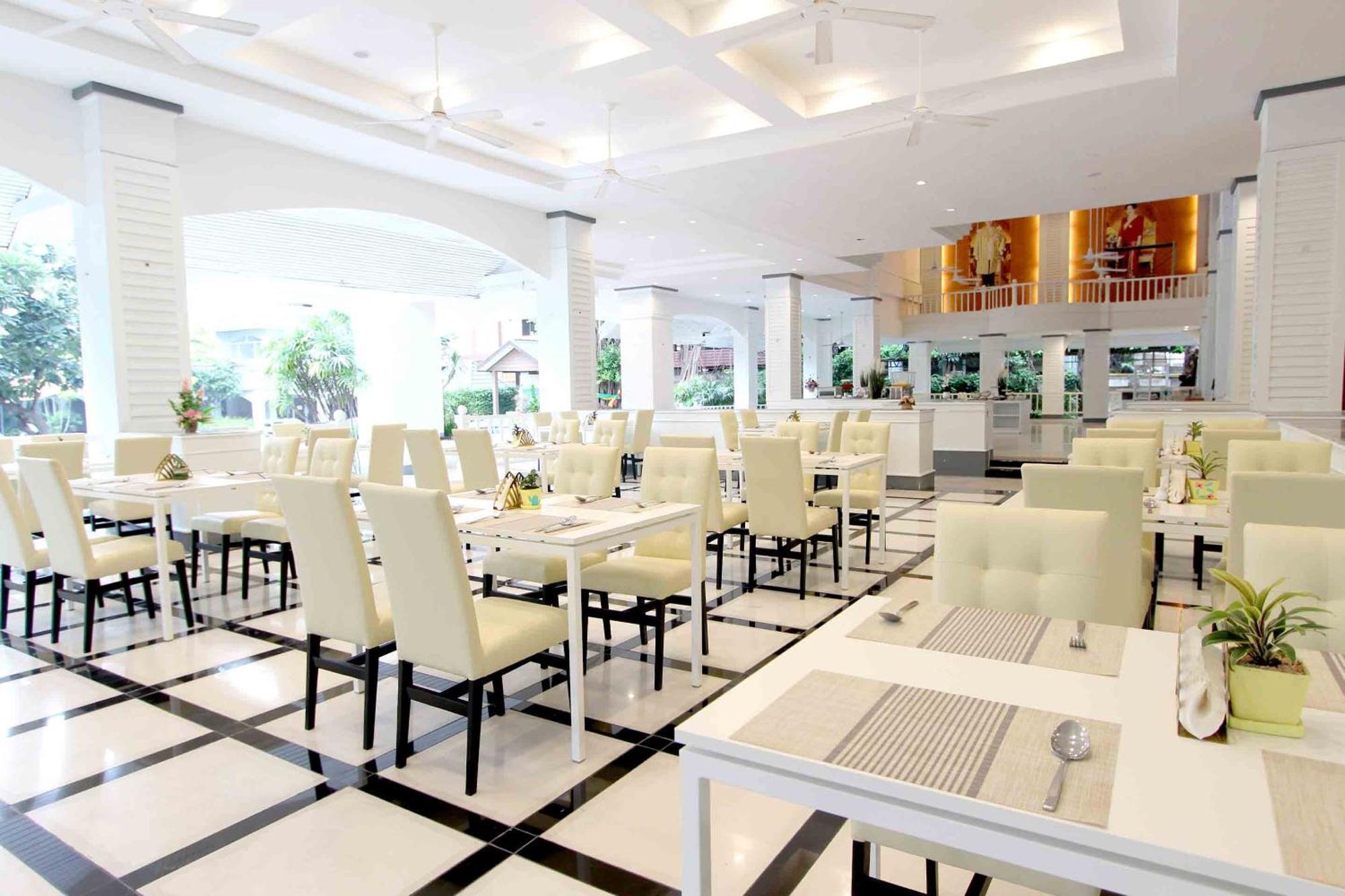 Pooh Beach Resort & Spa Pantai Jomtien Luaran gambar