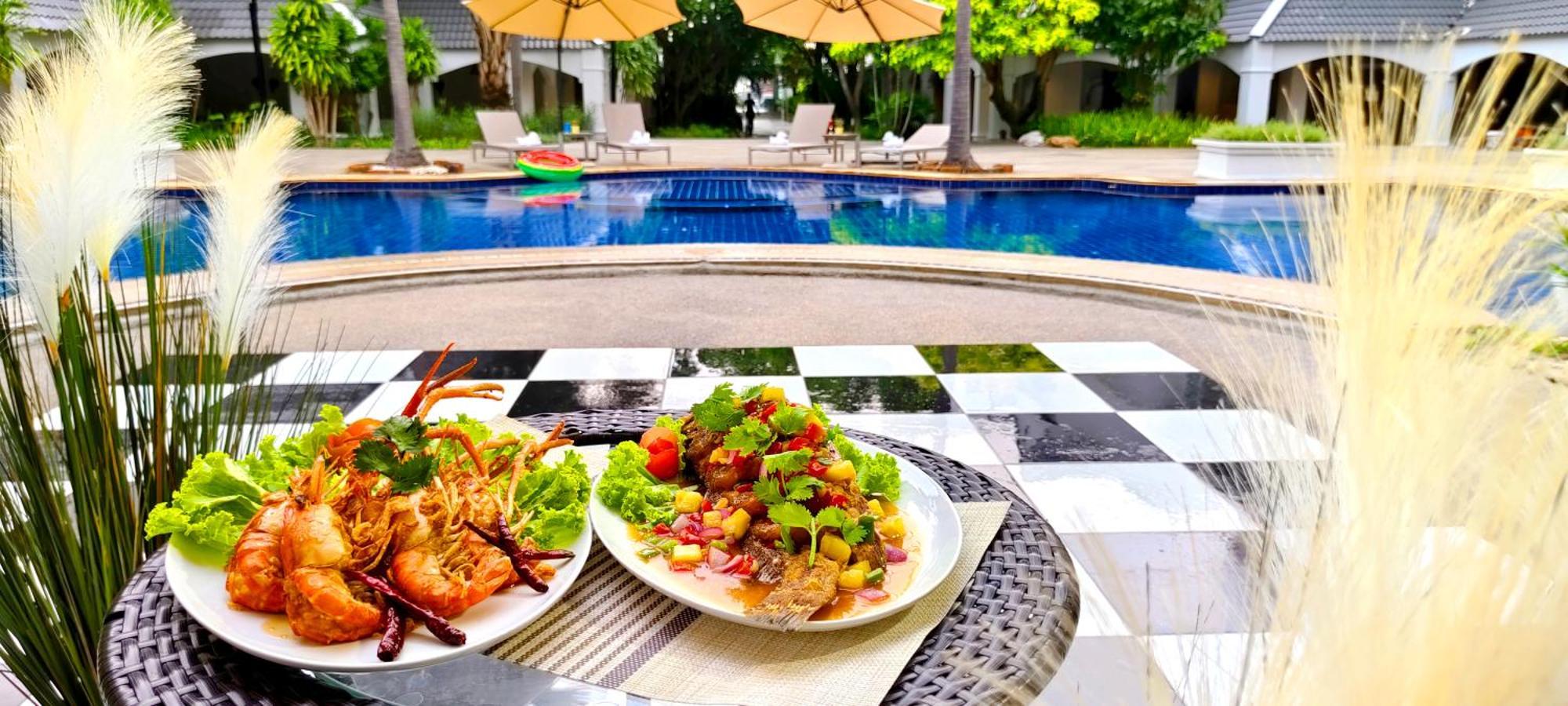 Pooh Beach Resort & Spa Pantai Jomtien Luaran gambar