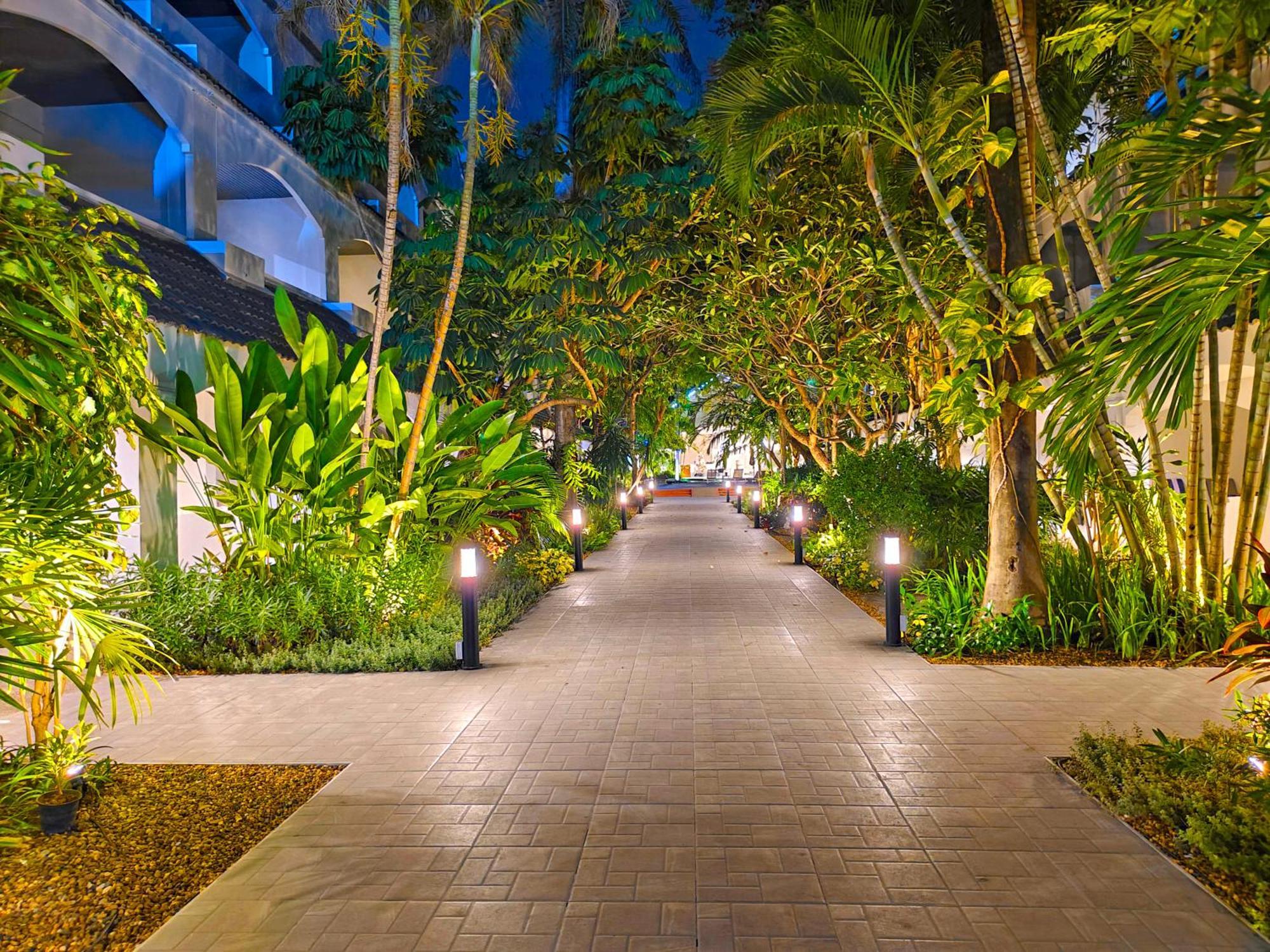 Pooh Beach Resort & Spa Pantai Jomtien Luaran gambar